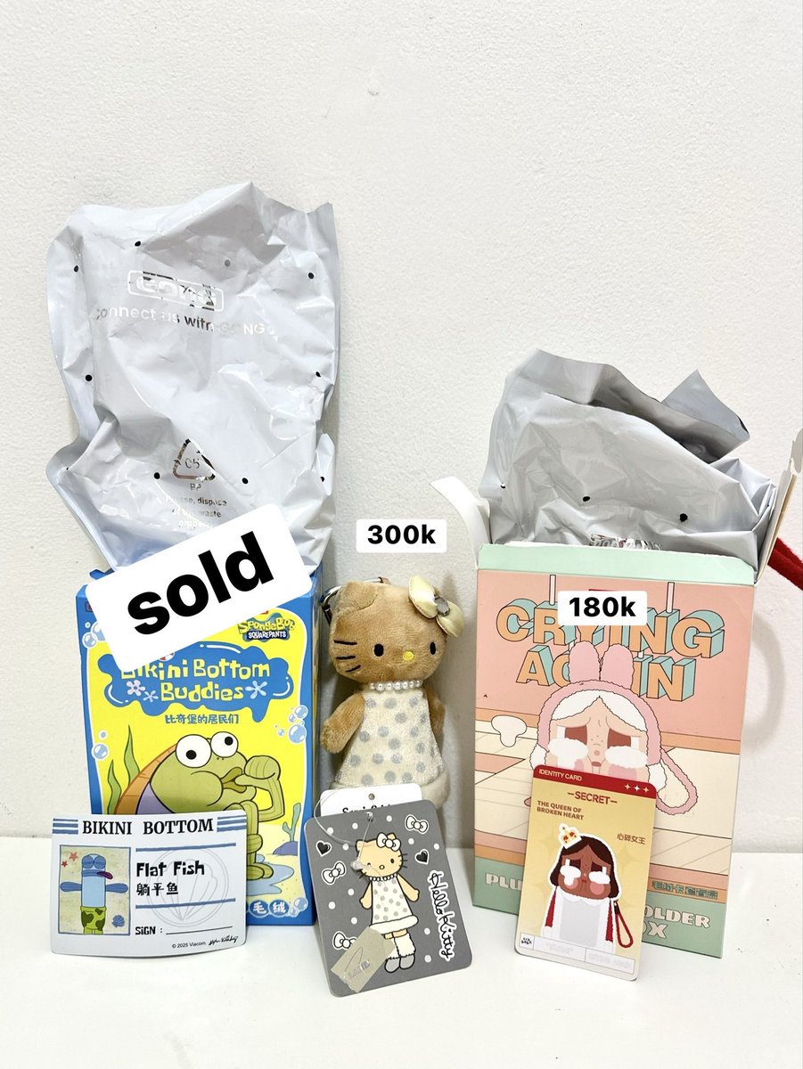 want to sell

hello kitty long legs white 300k
crying again plush holder secret 180k

✅ unsealed &amp; lepas tag buat di foto aja ya jadi masih baru banget
🍊 bisa oren