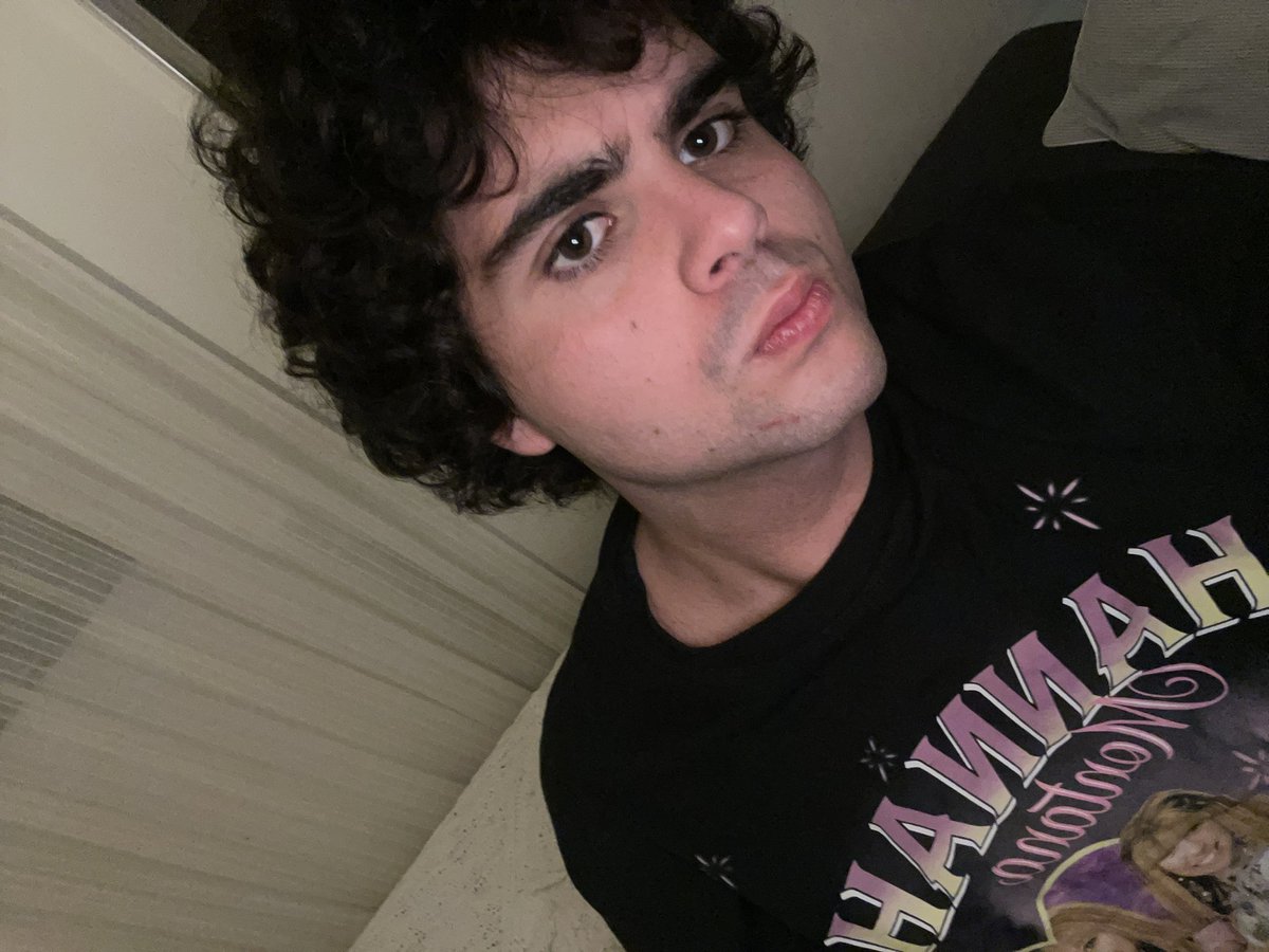 simon 🌙 tweet media