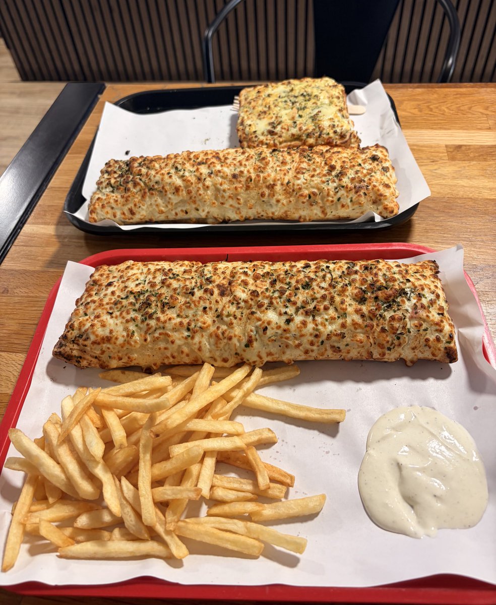 nini🫐 tweet media