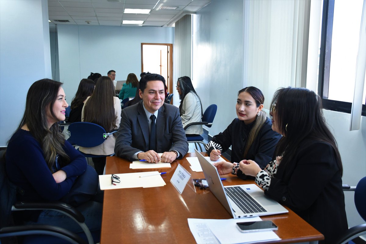 upsalesianaec's tweet image. 🧑‍💻 La #UPS, sede  #Cuenca, participó en las Mesas Técnicas para el fortalecimiento del portal web del @SRIoficialEc, colaborando junto a otras universidades y representantes de la tercera edad. 

💻 Esta iniciativa busca vincular la excelencia académica con el ámbito profesional