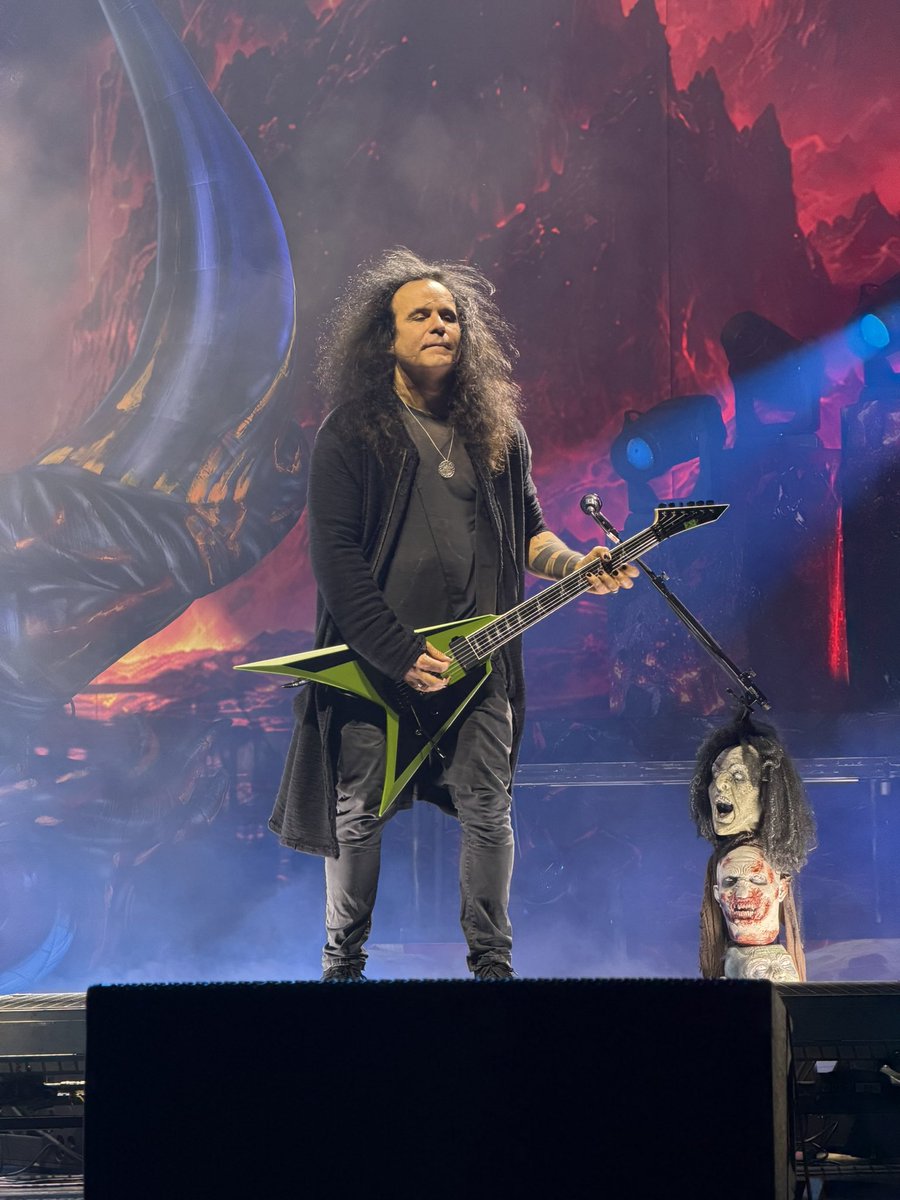 cortezonPL's tweet image. Po kolei z wczoraj #Exodus #Carcass #Kreator no i ja 🫣 

Mówię do kolegi: 
- Idziemy w mosh pit?
- Za stary jestem 
- No to potrzymaj mi piwo. 

No i on to piwo mi potrzymał..