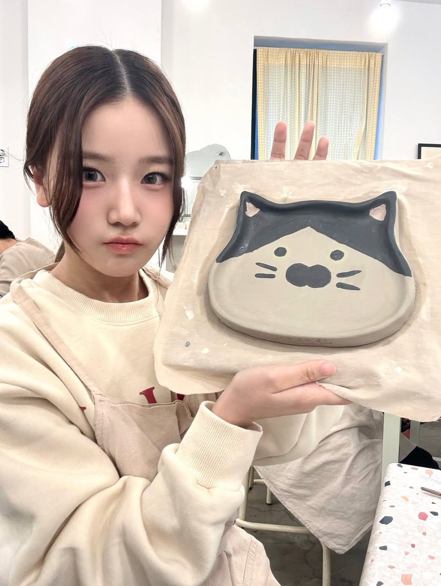 suhyeupdates's tweet photo. 04062026 Instagram Update 

코코 그릇 만들기🐈‍⬛🤍🐾

Song: Kiiikiii – Delulu https://t.co/2GaOgSlZVt