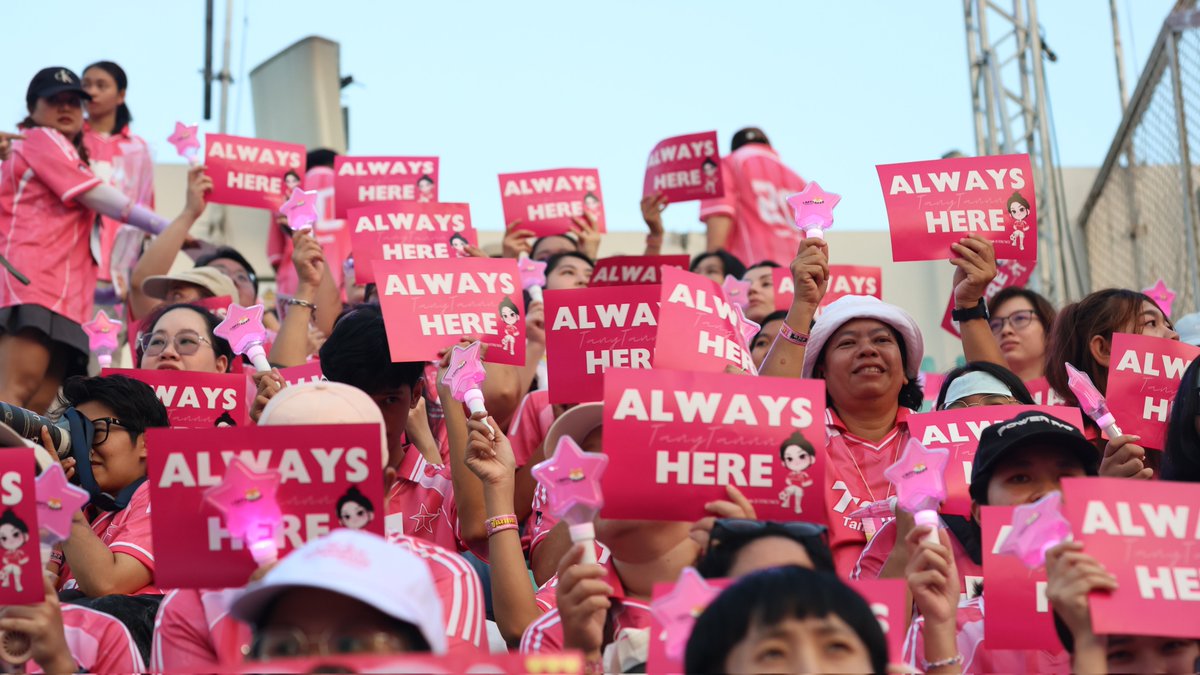 Tanytannn.officialfanth tweet media