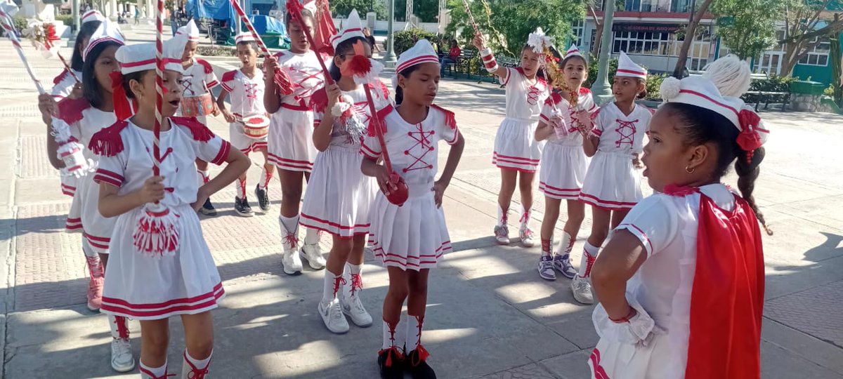 #SiempreSantiago 
#SantiagoDeCuba
Desfile de bandas ritmicas de la Primera Infancia en saludo al 4 de abril y a la creacion de los circulos infantiles
