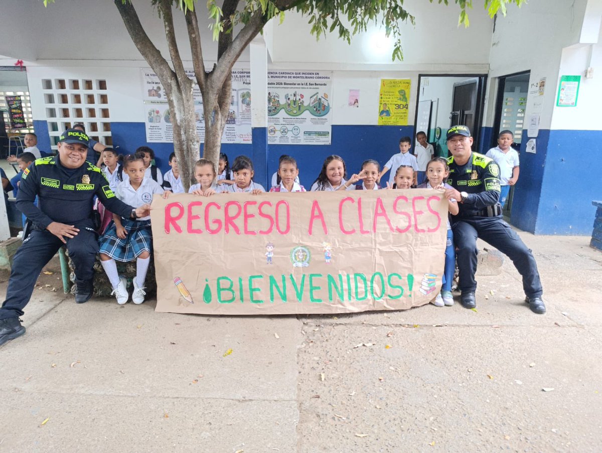 PoliciaDECOR's tweet photo. 🚸💙 ¡Clases seguras, futuro seguro!

En la Institución Educativa San Bernardo de #Montelibano,  @ProteccionPonal y #PolicíaComunitaria acompañaron el regreso a clases, sensibilizando a los estudiantes sobre la prevención de la violencia escolar.

👮‍♂️📚 Promovemos el respeto y la sana convivencia para entornos educativos seguros.