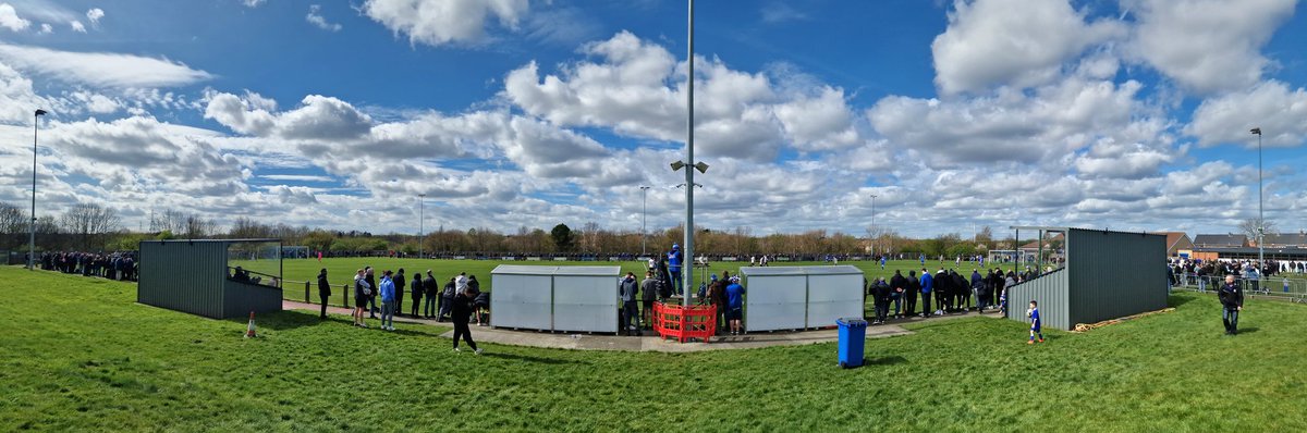 KevWHU42's tweet photo. Part 2/2....
Jarra had all the flags out for this @EbacNorthernLge Division Two game between @jarrow_fc and @CABoldon - played in glorious sunshine.
Great to meet Chairman Kev, Jimmy, Dan, Lee, Pete, Kieran, and Susan.
#upthehacklehecklers

Kev ⚒️ https://t.co/a91cyoII0q