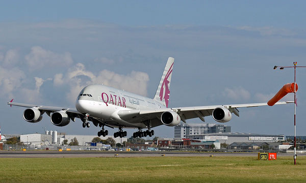 Gate7aviation's tweet image. Qatar Airways🇶🇦✈️ a annulé plus de 12 000 vols prévus pour avril et mai et a suspendu ses vols vers plus de 60 destinations.
#QatarAirways a également décidé dl'immobiliser Airbus A380 en avril et mai. Cette immobilisation pourrait être prolongée en fonction de l'évolution de la