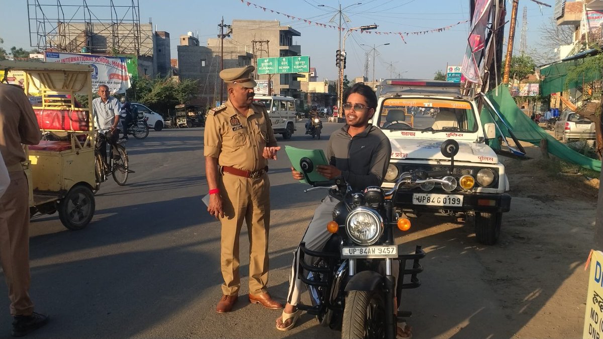 bstvlive's tweet photo. मैनपुरी

➡ट्रैफ़िक पुलिस का वाहन चेकिंग अभियान 
➡155 वाहनों का 2.45 लाख रुपए का जुर्माना 
➡एसपी के निर्देश में चला चेकिंग अभियान 
➡शहर कोतवाली क्षेत्र के करहल चौराहा का मामला

#Mainpuri #TrafficPolice #CheckingCampaign @mainpuripolice https://t.co/dRrZof5NHO