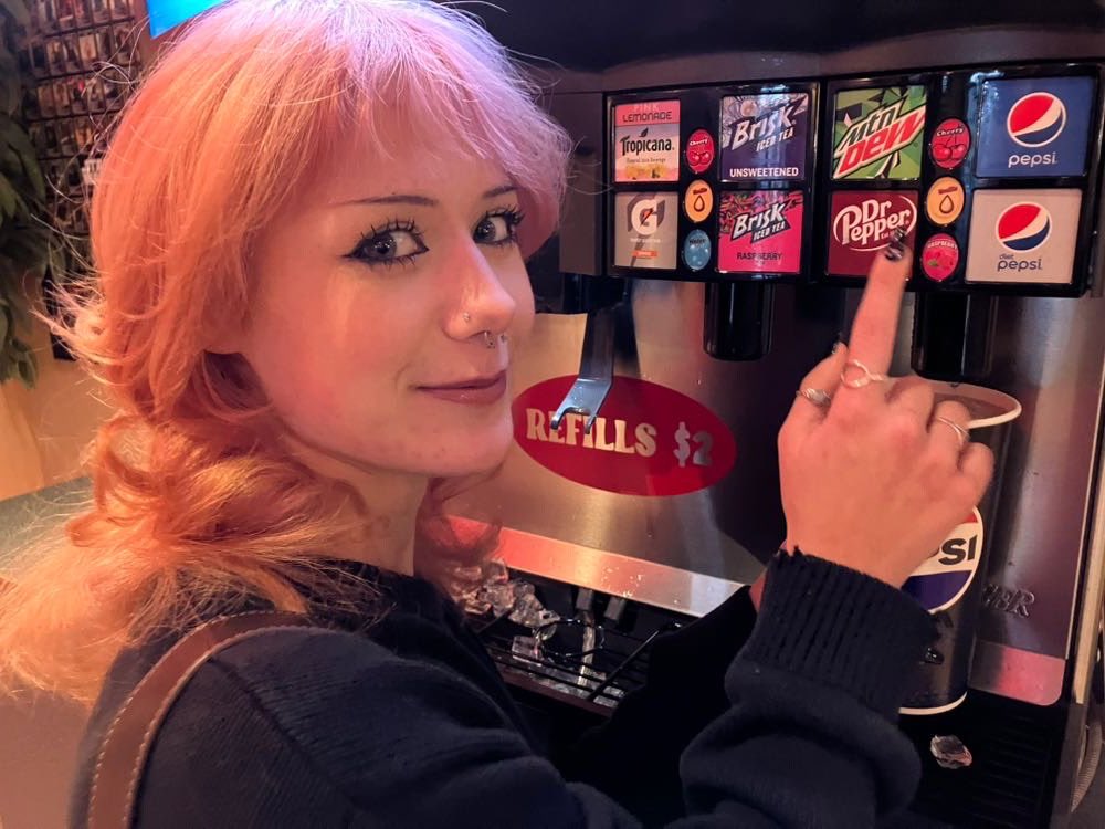 addy gillespie 🩷🤍🧡 tweet media