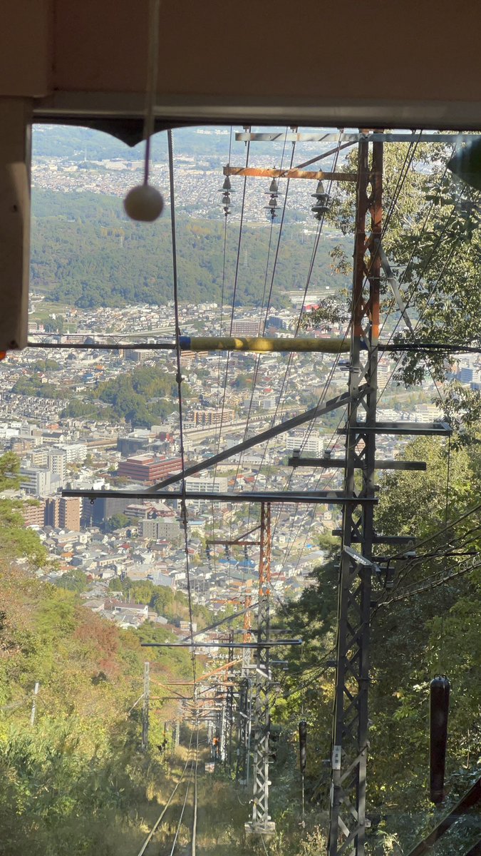 imbossgg's tweet photo. 📍이코마산조 유원지 (生駒山上)

일본 오사카 근교 갈만한 곳 찾는 사람들 여기 가봤으면 좋겠음!!

옛날 놀이동산 느낌인데 나라현이라 사슴공원이랑 묶어가면 좋고 
이코마산조 역에서 내려서 케이블카 타고 올라가는데 이때 경치가 너무 예쁨...♡ 
딱 애니에 나오는 장면같아🍀 https://t.co/IvgbzdzE4B