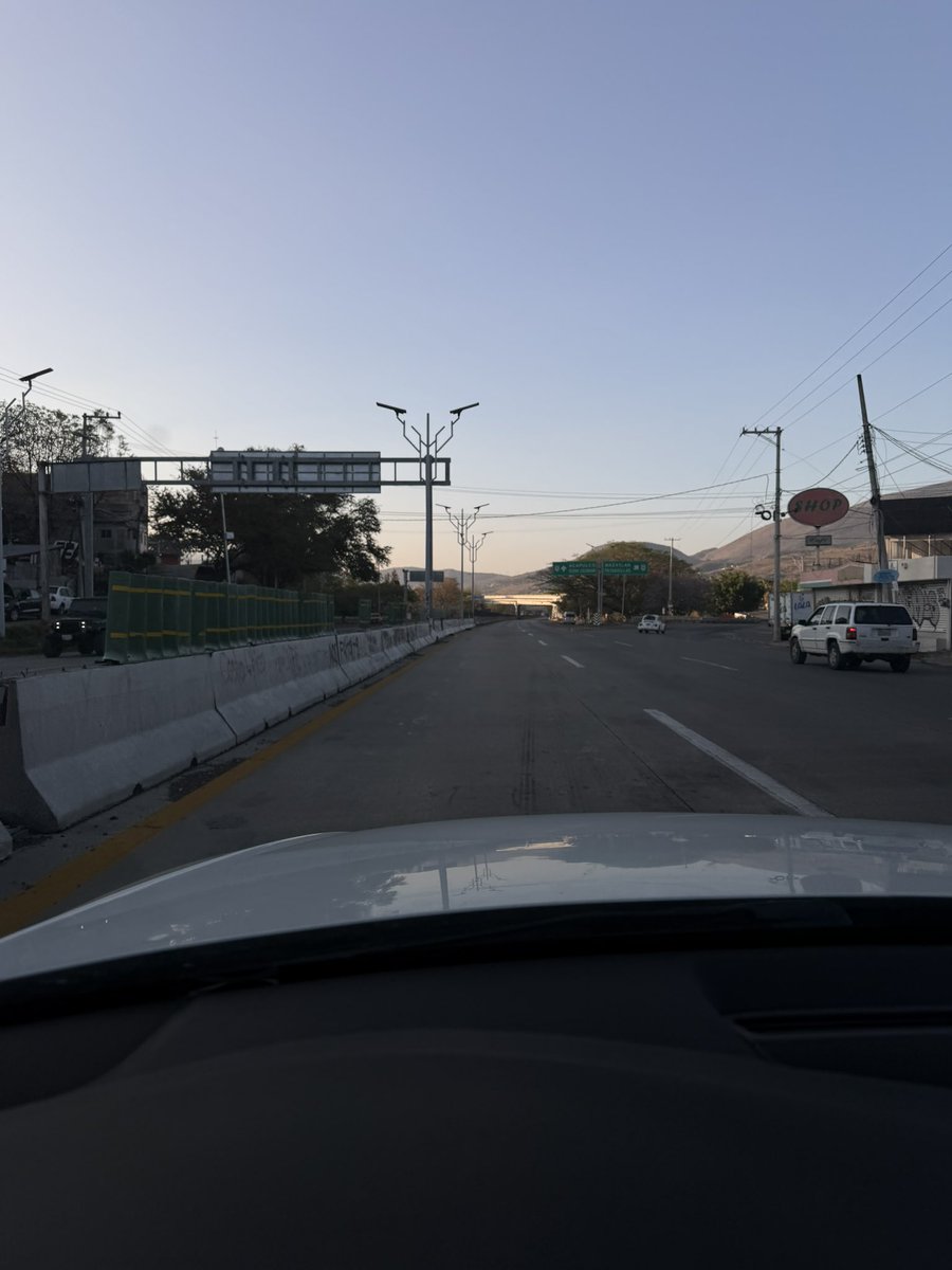 rockamacho's tweet photo. Libre la autopista del sol saliendo de #Chilpancingo rumbo a #Acapulco. https://t.co/wARqXdoLB9