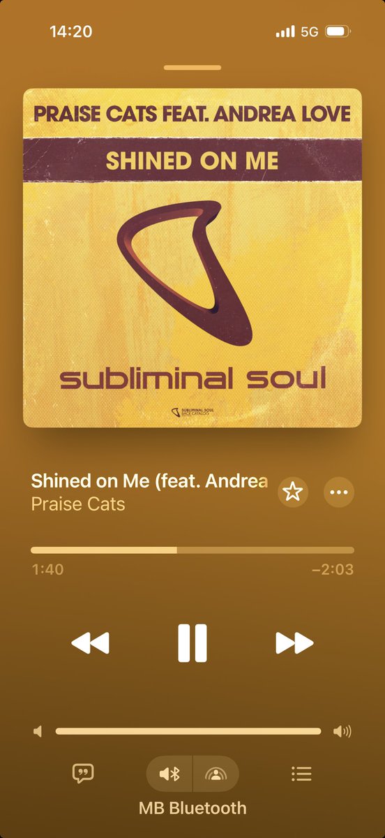 ᗰOOᑎ tweet media