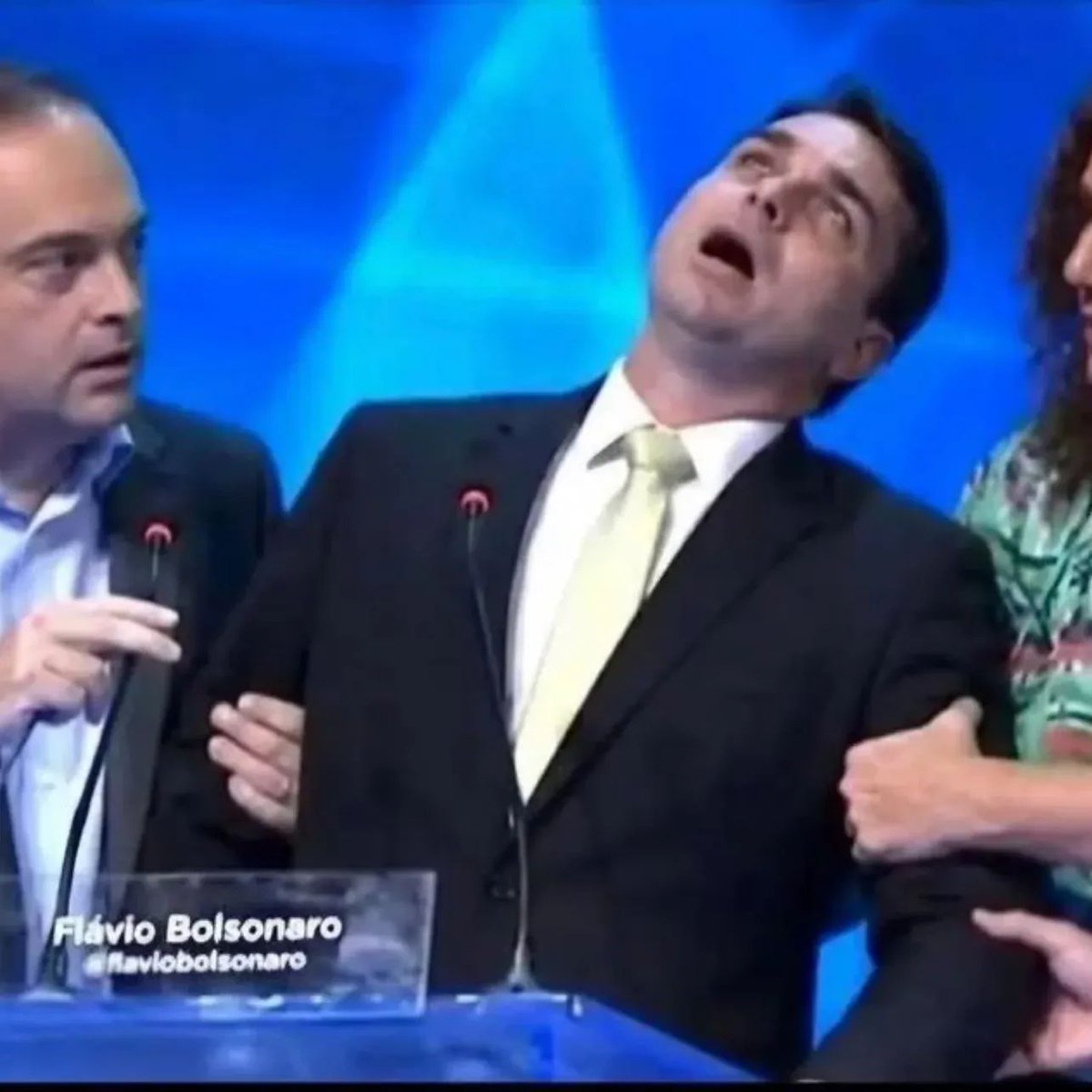 <a href="/NP__Oficial/">Notícias Paralelas</a> <a href="/cynaramenezes/">cynara menezes 🧘🏻‍♀️</a> Todos os trejeitos de pilantra tal como o resto da família