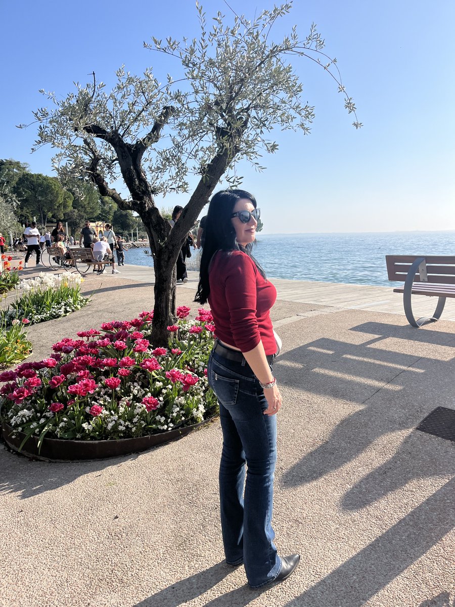 Sararunning's tweet photo. Bardolino fiorita🦋🌷 #tulipslover #amazingday https://t.co/5DnGpCpIAz