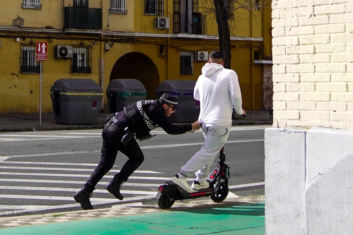 Menos agarrar nazarenos y más agarrar a los de los patinetes.
Chuflas, que siempre habéis sido, sois y seréis unos chuflas.
