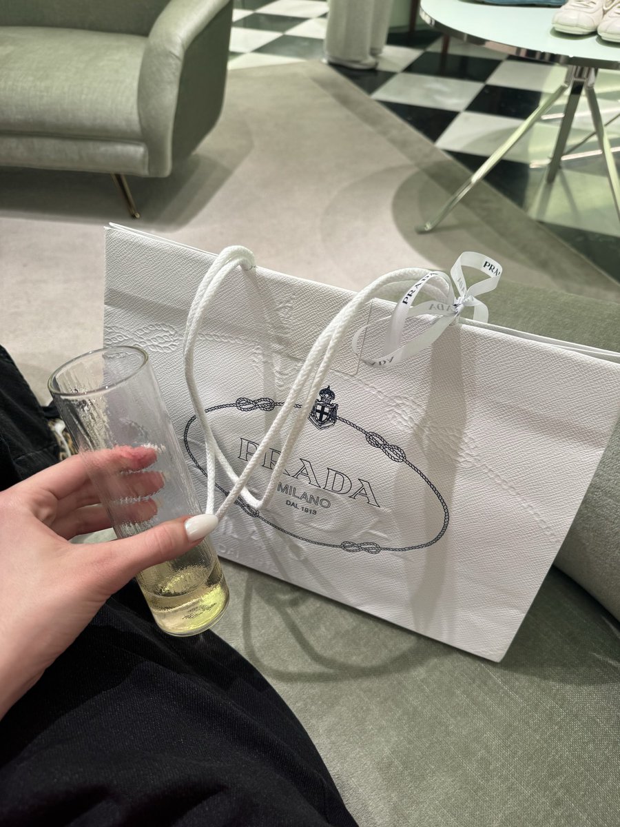 валіум tweet media