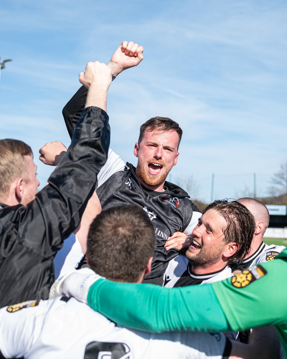 LlandudnoFC's tweet photo. ABSOLUTE SCENES!!! 😍🏆

#Llandudno #LlandudnoFC #WeAreOne #KeepTheFaith https://t.co/ejOjjw7uwv