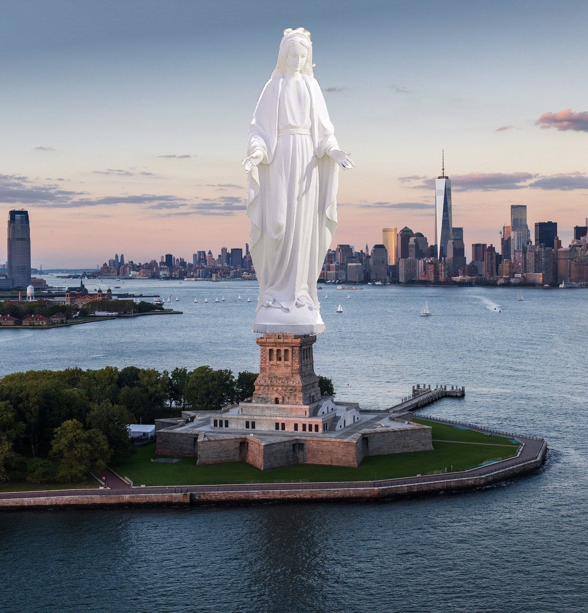 Pray The Rosary tweet media