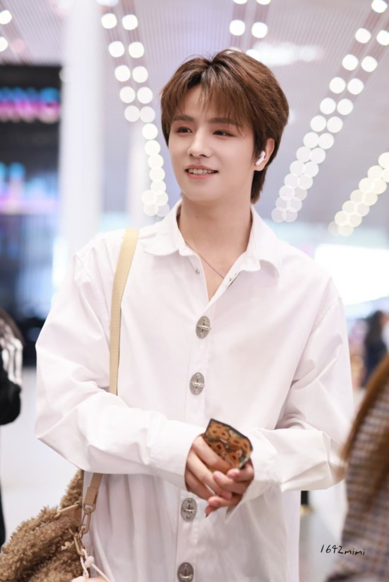 LE'V INDONESIA tweet media