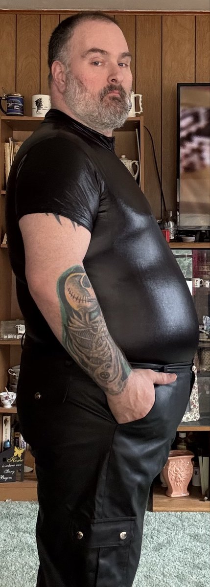 BearB59153's tweet photo. #FatMan #GayMan #LGTBQ #Leather #Bear #Bottom #Submissive #Kink #Vermont #Single #gay #Daddy #Boy https://t.co/WtSJ8uemWv