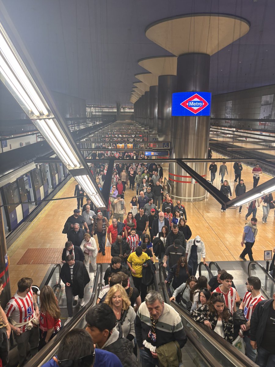 ItsAste's tweet photo. Madrid, città meravigliosa poi se ti capita di andarci in concomitanza con Atletico - Barca…Cholo mio quanto ci vorresti tu per la mia povera Lazio https://t.co/CT7pHhZYu0