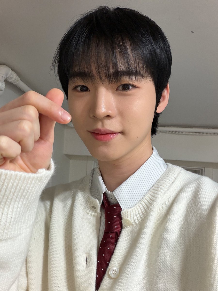 youwillbeloveme's tweet photo. 6학년이야?
왜 이리 커
ㄴ 아 저요? 저 육군병장만기전역군필이어요 https://t.co/NrGAZd2qDc