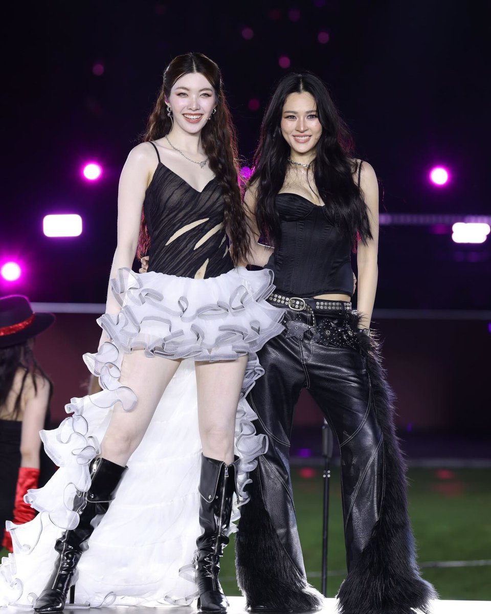 15.kชน์ tweet media