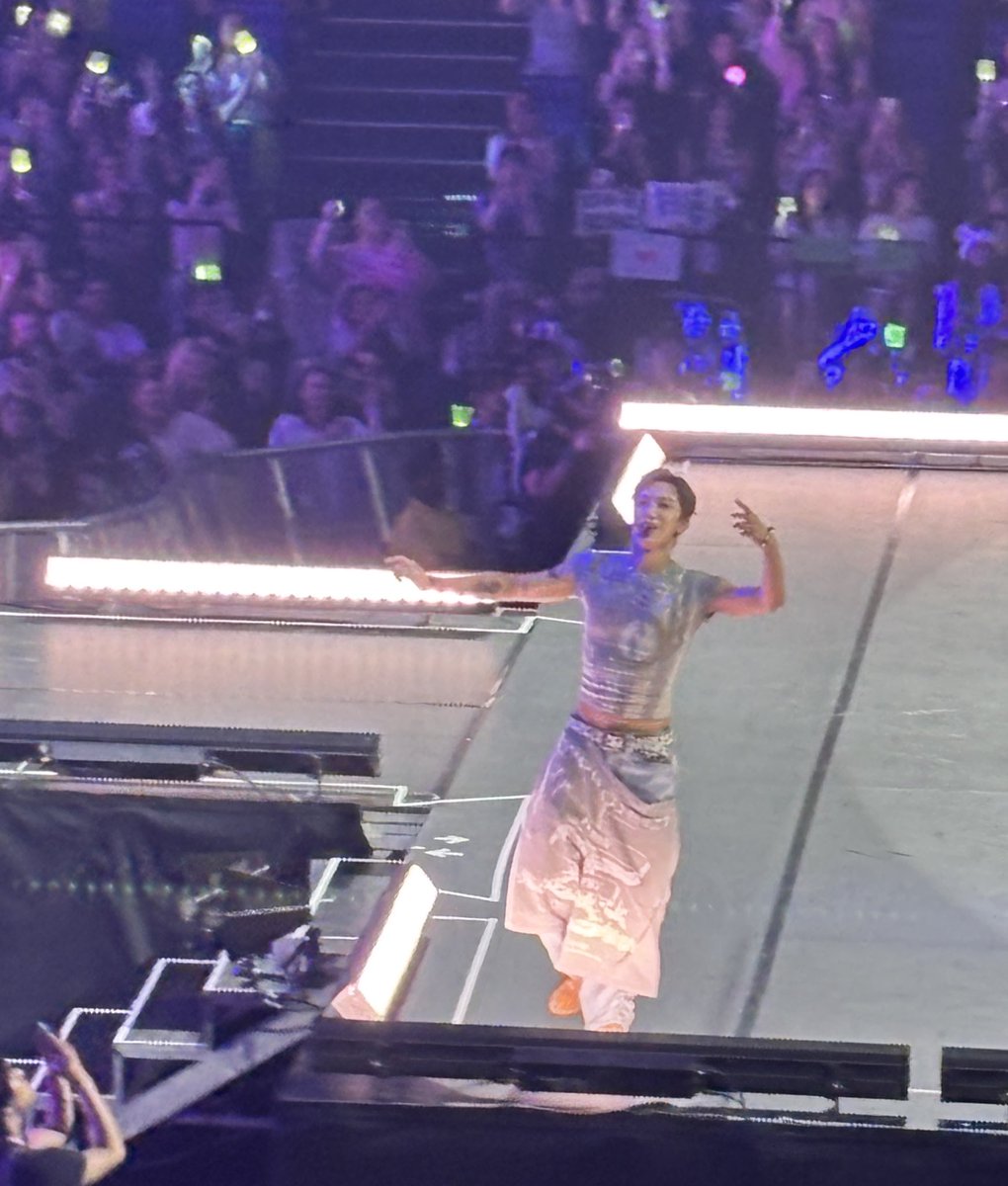 STREAM STUNNER & HUMANITY 🎧🔟 tweet media