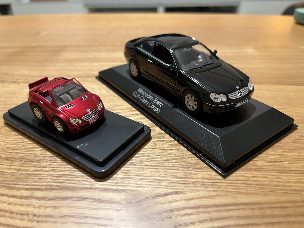 Josh816421969's tweet photo. 誕生日プレゼントに車好きの友人からCLKの模型を、車に詳しくない相方が「ベンツ+チョロQ」で調べて買ってくれたのがまさかのSL350！実車が欲しくなるプレゼントでした🎁　愛車のCLKは無事に22万キロ越え。 https://t.co/yL4FvscZhn