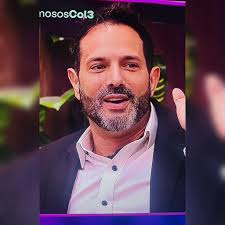 ColombiaSincera's tweet photo. Antes me agradaba ver todo el día #lacasadelosfamososcol3 , pero con esa grosería de #karola y la vulgardad de @juandacaribeco ya no dan ganas de verla. Sobre todo karola me molesta, con su bajeza. Saquen a #karola. Los rudos ataques a @Alejoestrada también incomodan. @CanalRCN https://t.co/XAWSH04ZC7