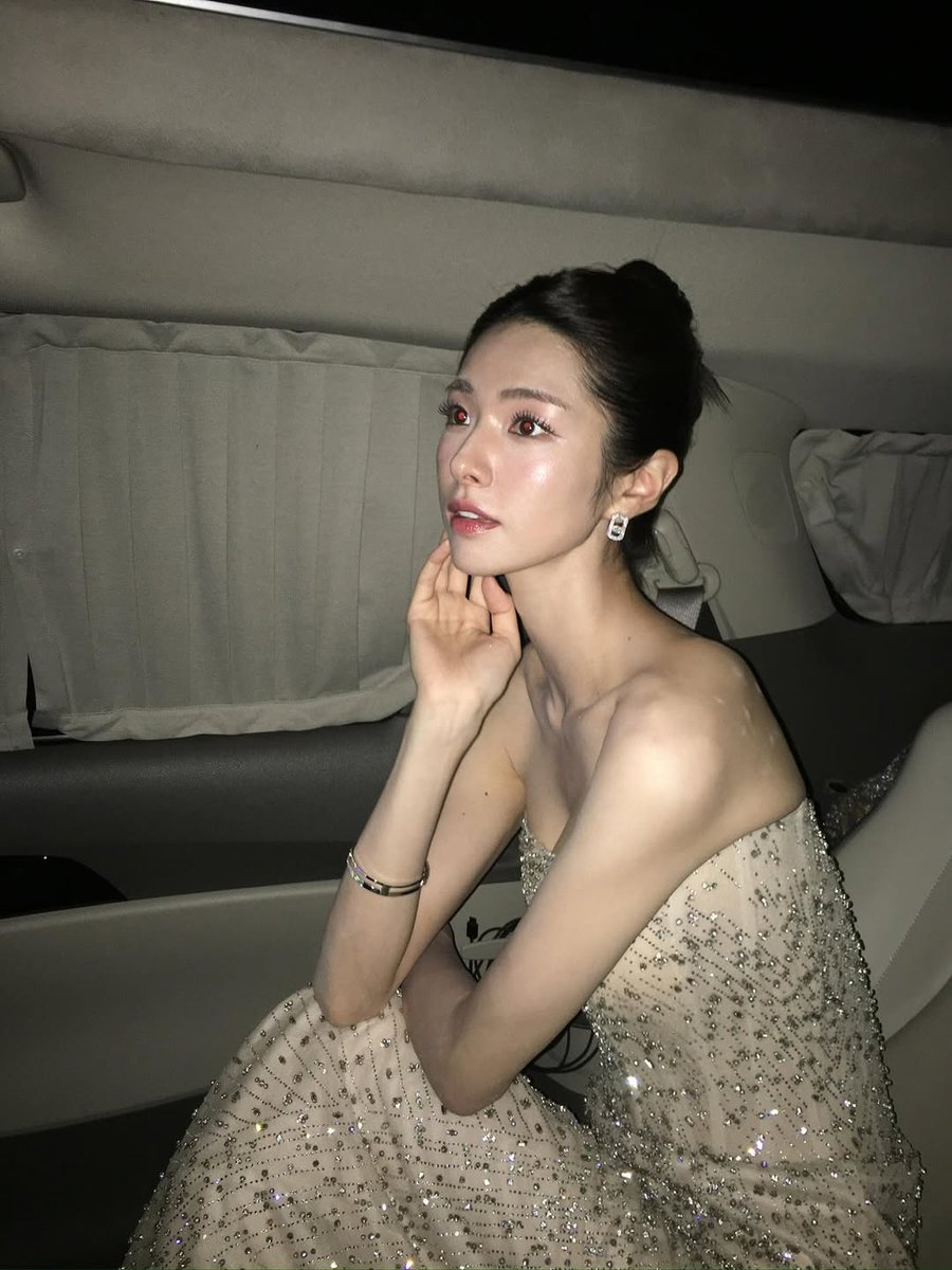 ahnhayougn's tweet image. 수상하신 모든분들 축하드립니다 🤍 
( late post of #kgma  😜 )