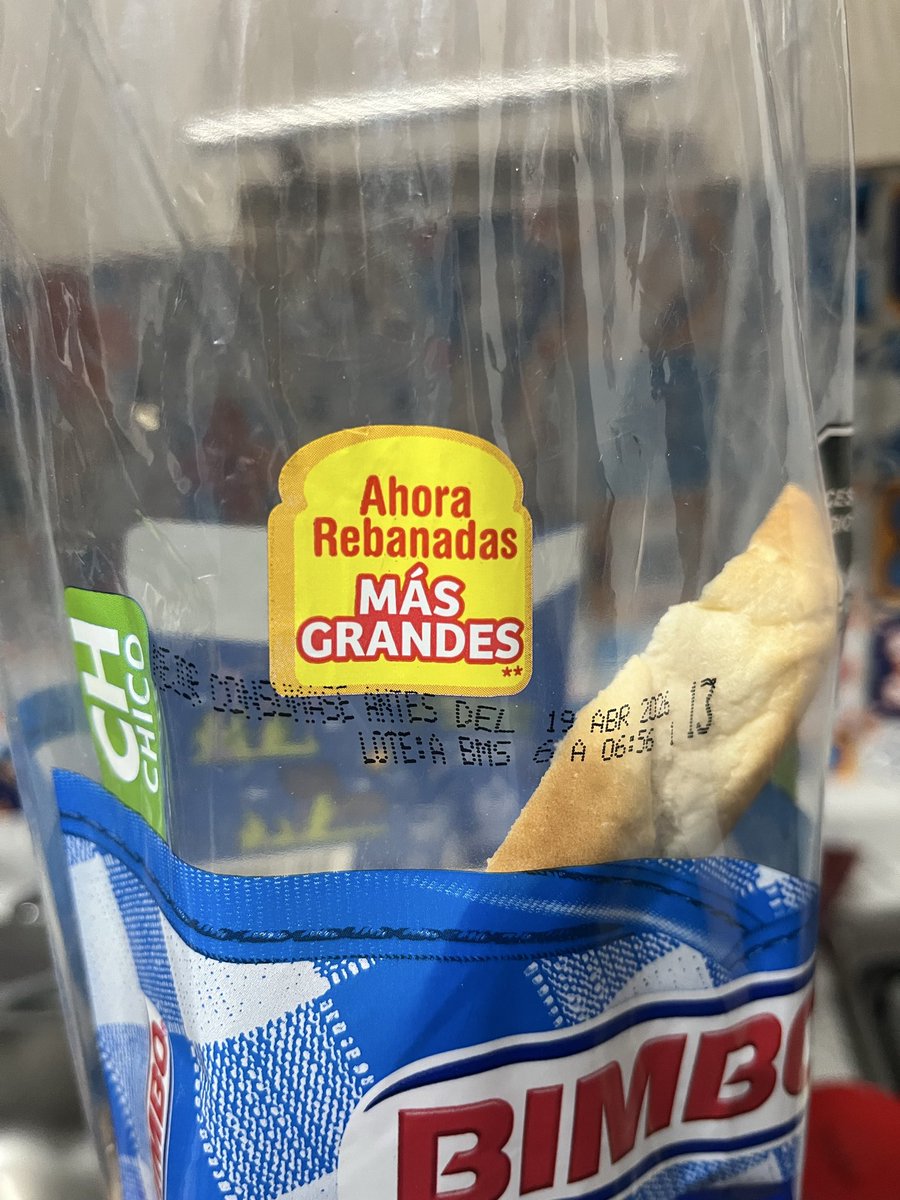 ivan360grados's tweet photo. Hoy tuve desconfianza de comer , en este empaque me salió unas manchas consecutivas en el pan 🍞@BimboMx https://t.co/kH3XpmDHaM