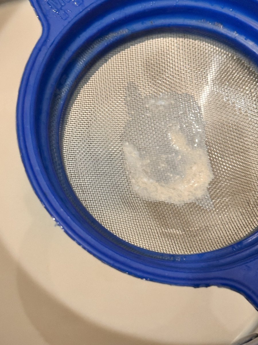 aviral_1812's tweet image. @AmazonFresh Amazon Fresh turns baasi. Ordered 3 oat milk packs, opened one - it was spoiled, turned orange with particles separating. Contacted support to return the other 2 sealed packs, but they denied. Worst first experience.
#saynotoamazon