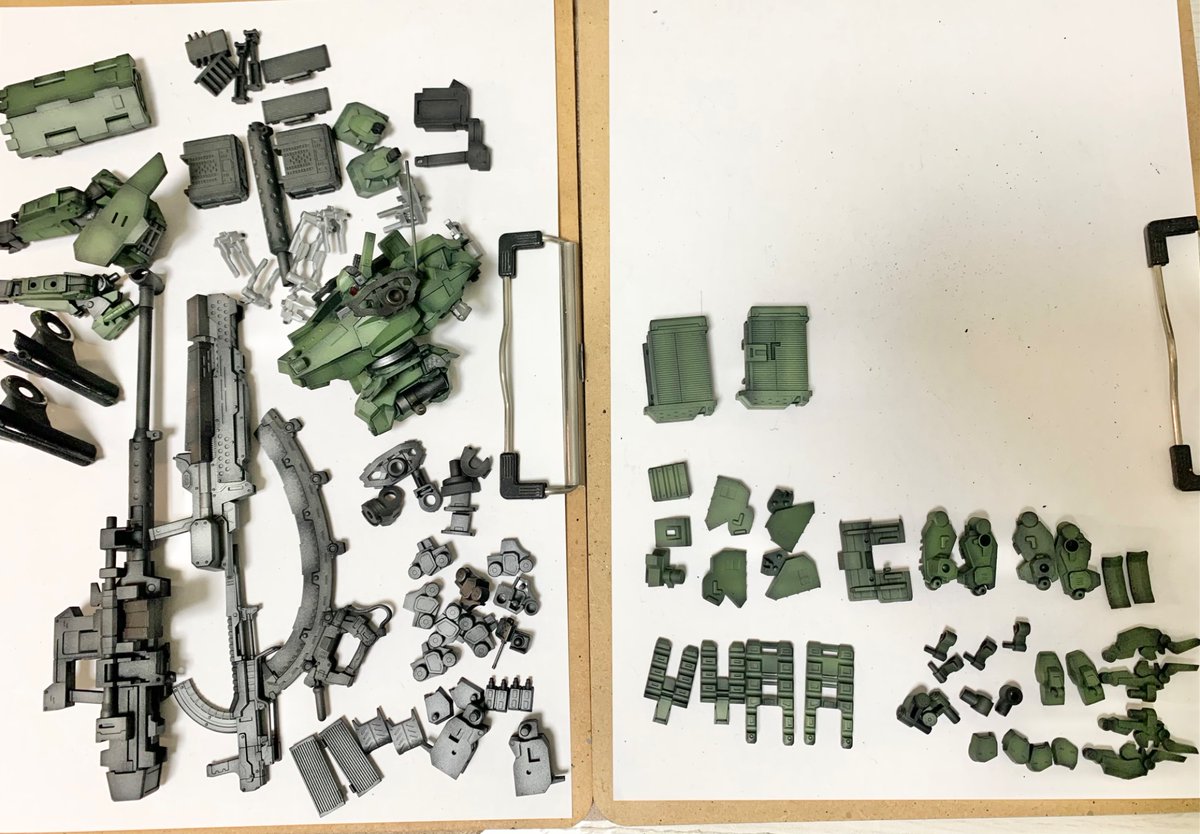 01_kosuke's tweet photo. 指定カラーレシピがガンメタル祭。
それはそれでロマンあるけど、結局スタンダード兵器カラーに落ち着くんですよね。

 #アーマードコア https://t.co/Vm50ypDqbf