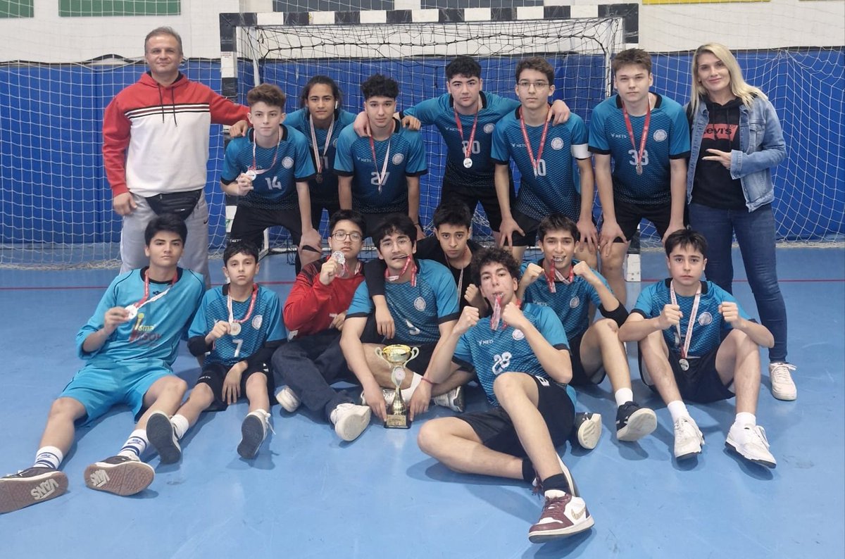 AYDEM Fen Lisesi Futsal Genç B takımımız Denizli ikincisi olmuştur. Öğretmen ve öğrencilerimizi tebrik ederiz. <a href="/tcmeb/">Millî Eğitim Bakanlığı</a> <a href="/denizlimem/">Denizli İl Millî Eğitim Müdürlüğü</a> <a href="/emre_caliskan/">Emre Çalışkan</a> <a href="/bakityusuf/">Yusuf Bakıt</a>