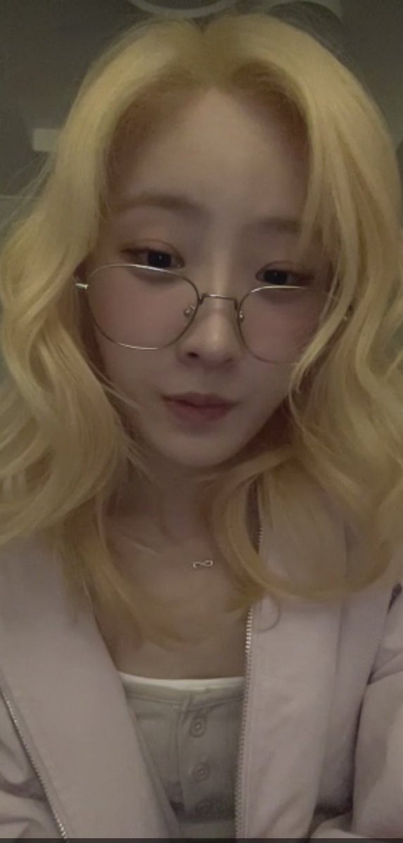 ₊˚ sel¹² | 🎧ྀིྀིྀིྀིྀི 🌸🪽 ₊˚ tweet media