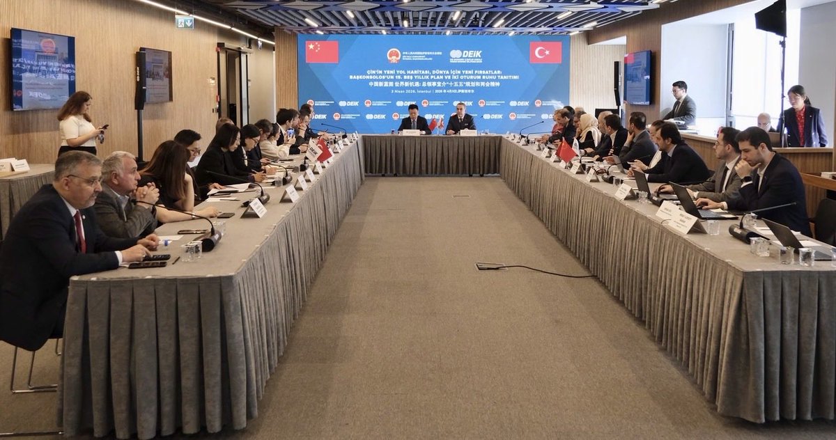 hkncevikoglu's tweet photo. DEİK Türkiye-Çin İş Konseyi olarak, Sayın Aydın Mıstaçoğlu başkanlığında ve Çin Halk Cumhuriyeti İstanbul Başkonsolosu Wei Xiaodong’un katılımlarıyla Çin’in Yeni Yol Haritası, Dünya İçin Yeni Fırsatlar: 15. Beş Yıllık Plan ve İki Oturum Ruhu Tanıtım Toplantısını gerçekleştirdik.

Türkiye ile Çin arasındaki ekonomik ilişkilerin daha kapsayıcı ve çok boyutlu bir zeminde ilerlemesine, ticari etkileşimin güçlenmesine ve yeni iş birliği alanlarının somut projelere dönüşmesine katkı sunmak; aynı zamanda Kuşak ve Yol Girişimi ile Orta Koridor’un uyumlaştırılması çerçevesinde bölgesel ticaret ve lojistik entegrasyonun güçlendirilmesini desteklemek amacıyla çalışmalarımızı kararlılıkla sürdürüyoruz.