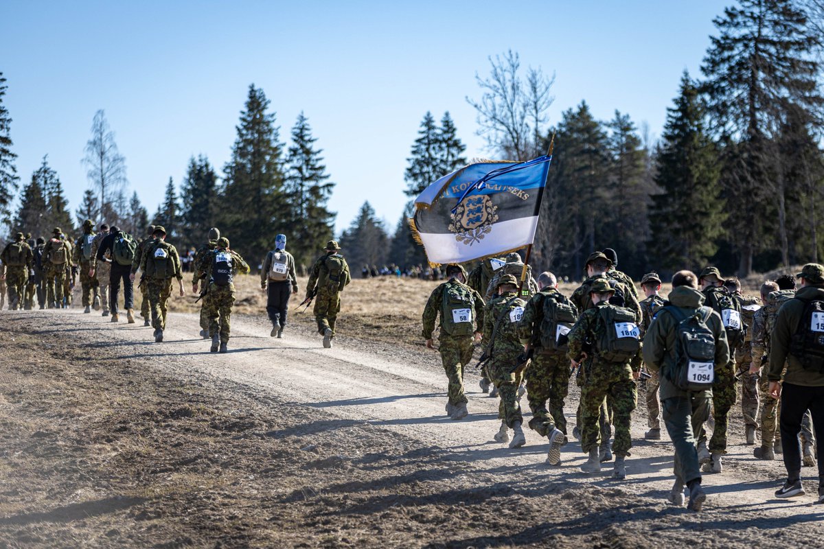 Kaitsevagi's tweet image. The traditional 30km Scoutsrännak took place at the central training area, dedicated to the 25th anniversary of the re-establishment of the Scouts Battalion.

📷 Sgt. Triinu Liis Mullaste, Cpl. Elizabeth Lindjärv
#Kaitsevägi #EDF #Scouts #Estonia #NATO #StrongerTogether