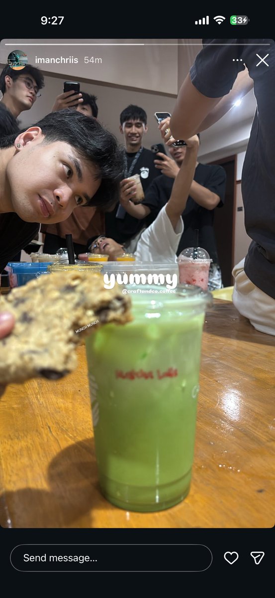 amieprovider's tweet image. akala siguro niya di natin mapapansin na si rui talaga focus ng pic na ito #ruiman #propaganda #kabaklaan #delusional #layag 

gandang materyal for an au…🫣💚🤍