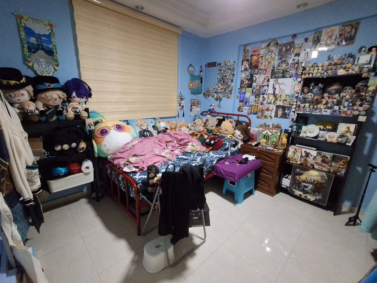 Kaveh_n_Churin's tweet photo. @birdcircuit As I collect anything kaveh &amp; aventurine. There's my: Keychain wall, all my plushies, merch shelf, my room. 👁👄👁👍 https://t.co/A3zUmIqPVU