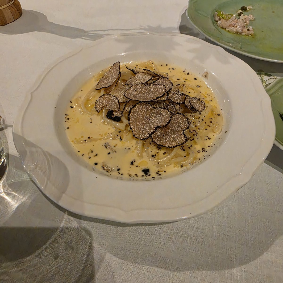 TTOOPPTTTOOOPPP's tweet photo. 📍Giglio Trattoria Fiorentina - สาทร 12

ร้านอาหาร Italian ที่เราชอบมากที่สุดตลอดกาลอีก 1 ร้านเลยค่ะ เป็นร้านที่ทำพาสต้าดีมากๆๆๆอีกร้าน แถม Steak ร้านนี้ก็ไม่แพ้ใครค่ะ ย่างมาได้ดีมาก ผิว Crust กำลังดี ความสุกมาแบบ Perfect ดี ดีมากมาก ดีงามทุกอย่าง ราคาแรงมากกกกกกก แต่ของดี คุณภาพดี ใครงบถึงมาเลยค่ะ

💸 ฿฿฿฿
🚗 มี Vallet ค่ะ
TPRATING: 8/10