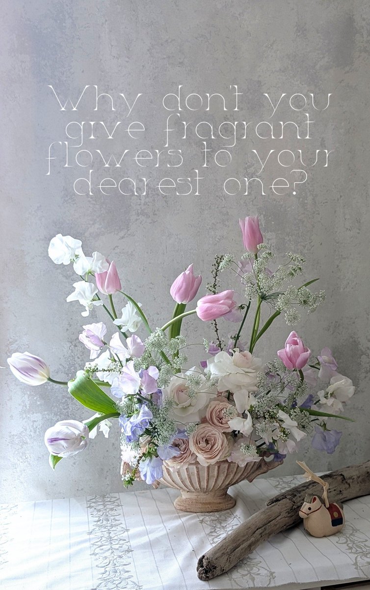 Miyablooming's tweet image. #英語手帳 #thought
​Tomorrow is Grandma’s birthday.
How should we celebrate?

​Hmm, why don’t you give her a soap with a beautiful redolence?

It’s a great idea, as she loves scented things.

​Wait, wait... please, on second thought, she also adores flowers.