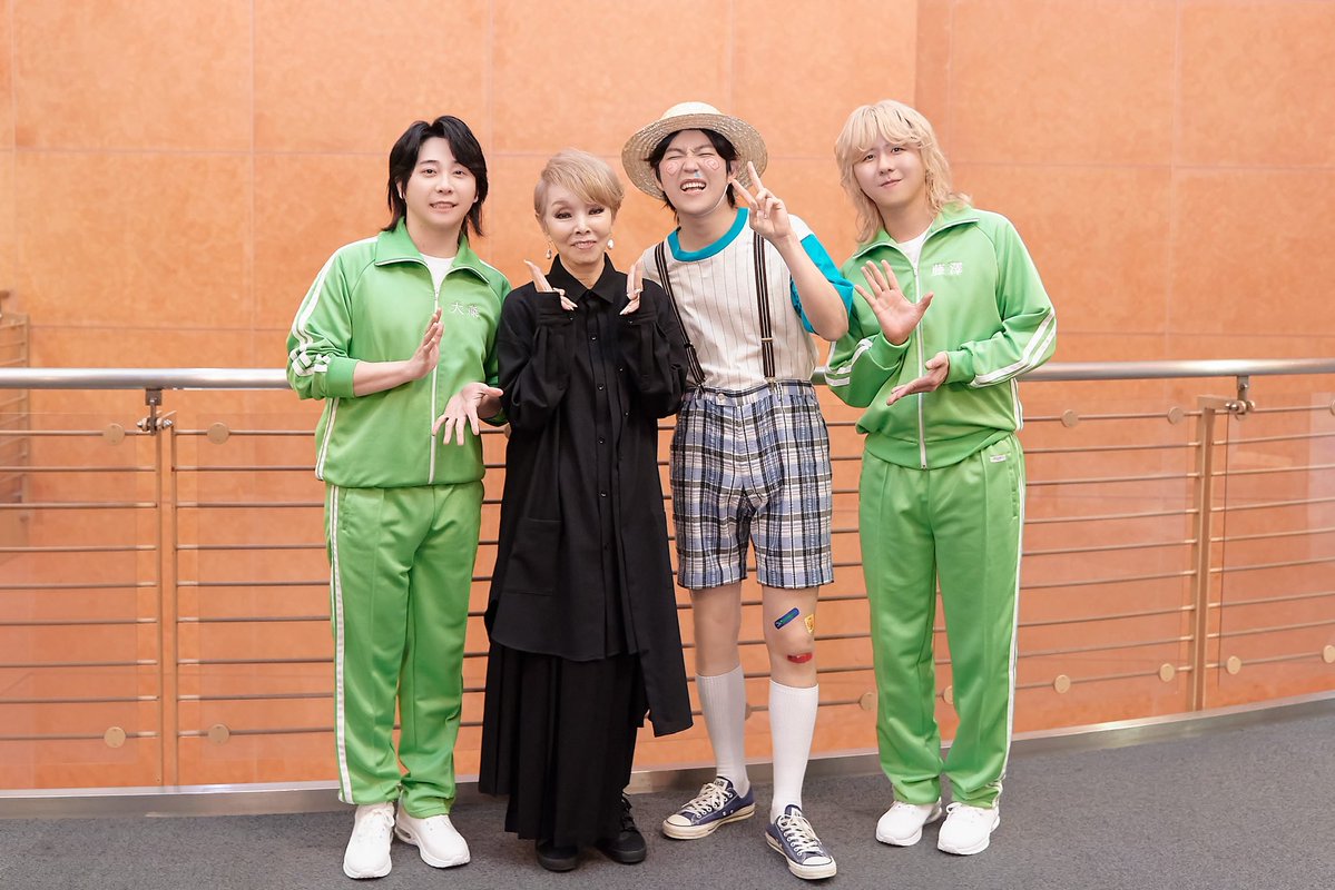 AORINGOHUZIN's tweet image. TBS系「テレビ×ミセス」ご覧いただき、
ありがとうございました❎
⁡
#郷ひろみ さんとコラボ歌唱させていただいた
「GOLDFINGER'99」楽しんでくれましたでしょうか？
⁡
そして、なんと！
若井が釣り上げたのは #研ナオコ さんでした🎣
⁡
"これぞテレビ！"な王道企画、今後もたくさんお届けします！