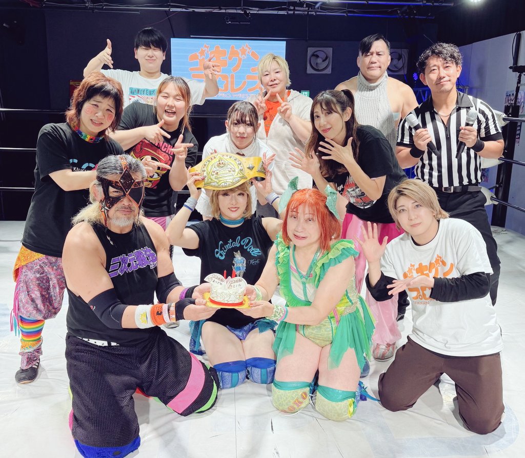 #ゴキゲンプロレス
川崎大会終了しました。

ゴキプロ風カラーでもあるマスクを初おろしたのに試合結果が恥ずかしいし、
誕生日だけでなく、周年もあのおばあさんと一緒にされるのも恥ずかしいし、
ご飯に行ってくれる若手が居たのに、片付け遅過ぎて結果一人飯で恥ずかしい。

そんな一日でした…