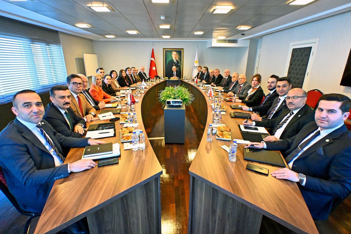 Genel Başkanımız Sayın Müsavat Dervişoğlu’nun (<a href="/MDervisogluTR/">Müsavat Dervişoğlu</a>) başkanlığında,
Başkanlık Divanı Üyelerimizle olağan toplantımızı gerçekleştirdik.

Toplantımızda; millet iradesini esas alan, güçlü ve adil bir Türkiye hedefi doğrultusunda, ülkemizi yeniden umutla buluşturacak
