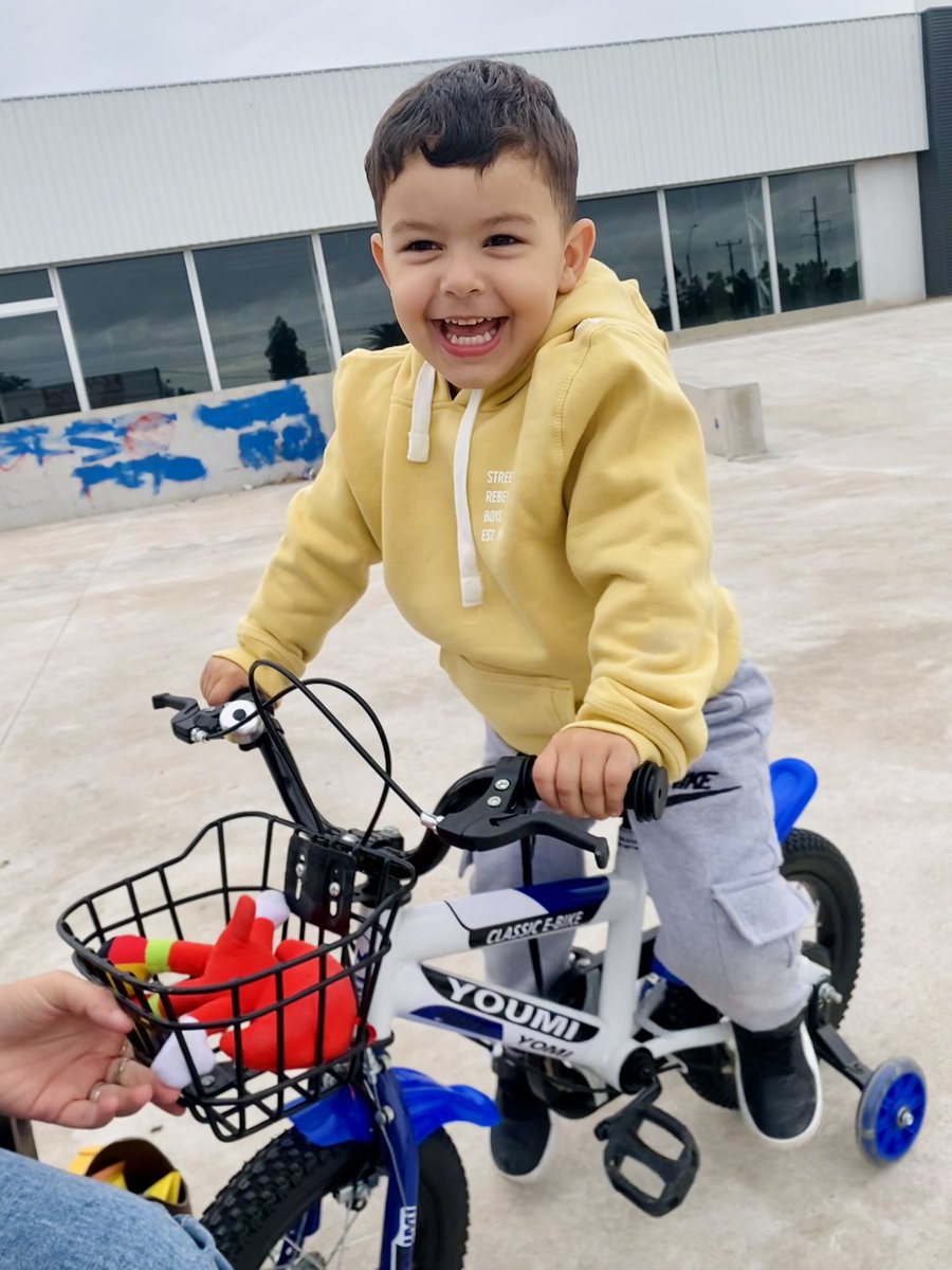 #nadiedicenada

 Aprendiendo a andar en bici 💜
