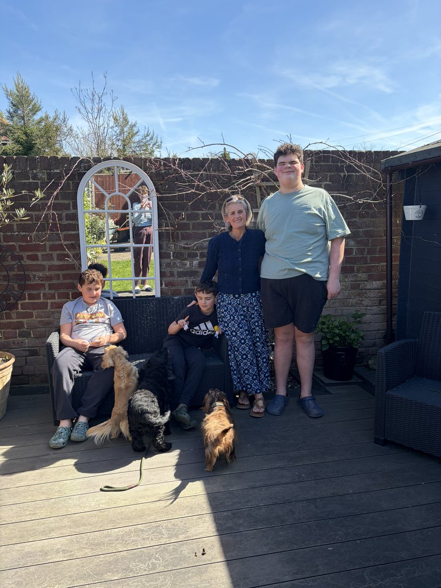 dietmumrepeat's tweet image. Lovely morning at my Mother in Laws for a little Easter egg hunt in the garden 🪴 

So happy it’s sunny ☀️ #bankholidaymonday