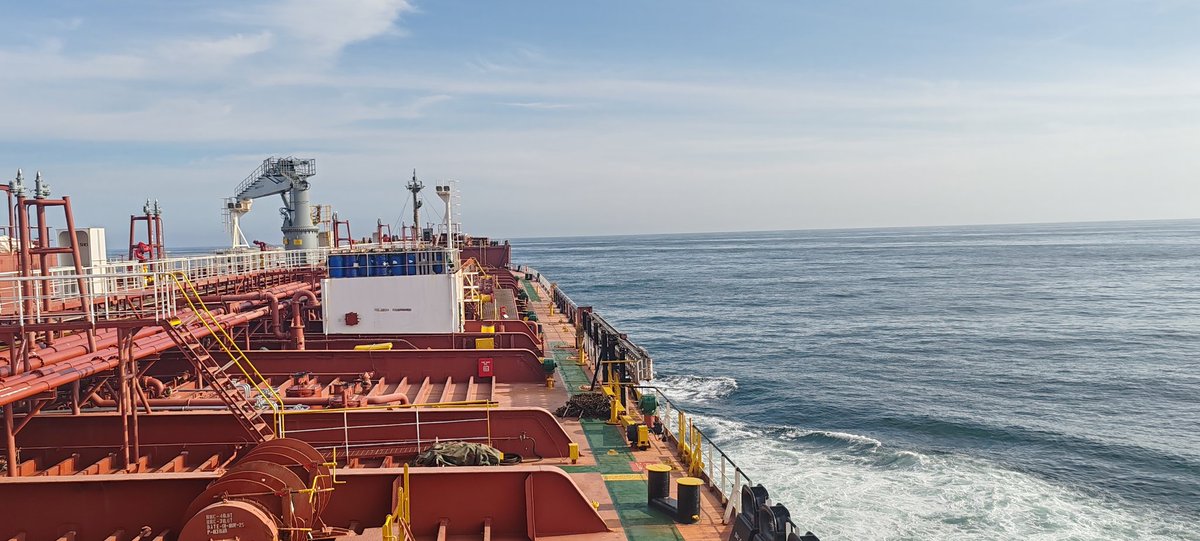 CAPT. PARA8OLIC TOBLERONE tweet media