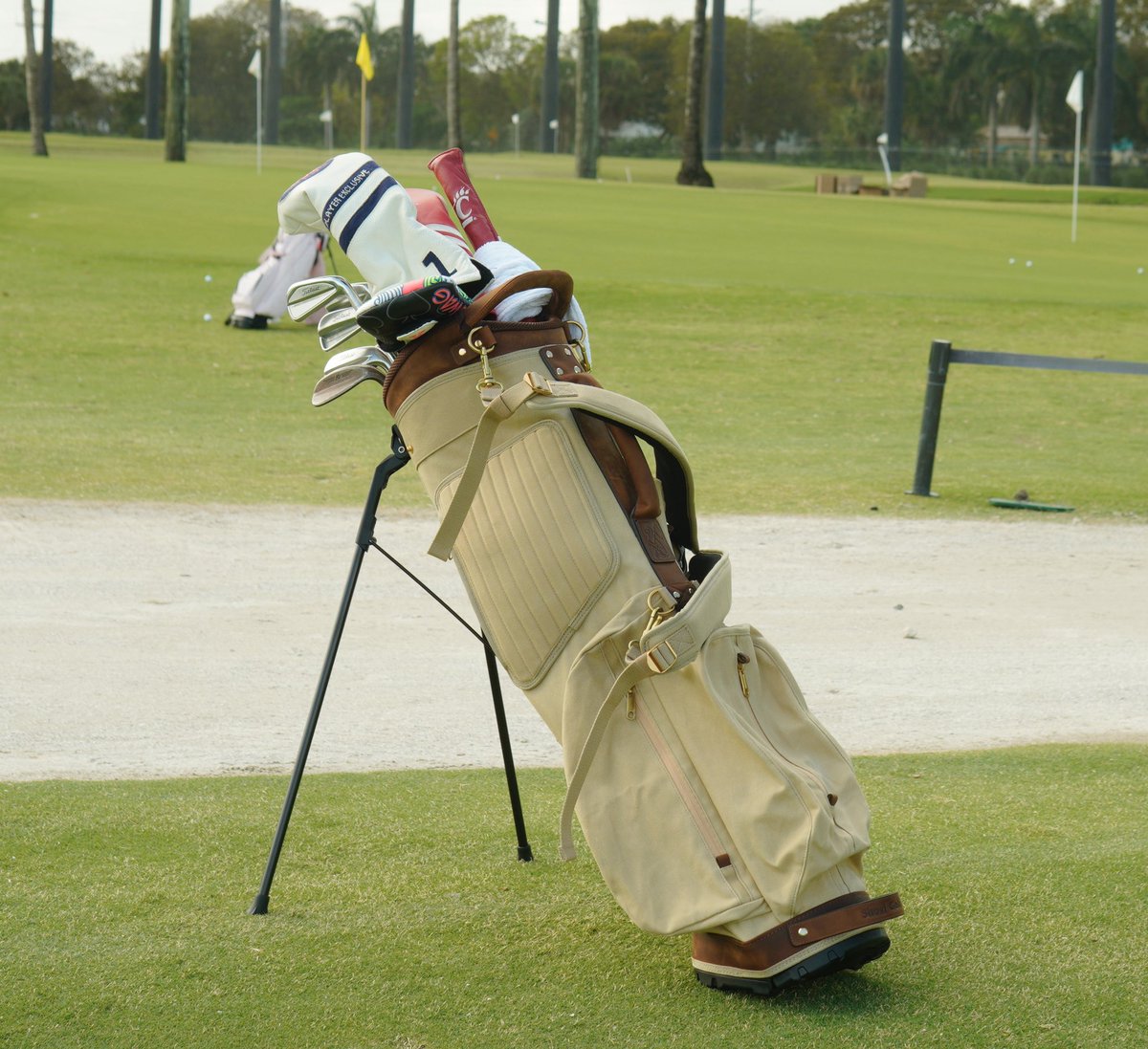 Standard Bag — Color 01 of 4

#golfbags #midamgolf