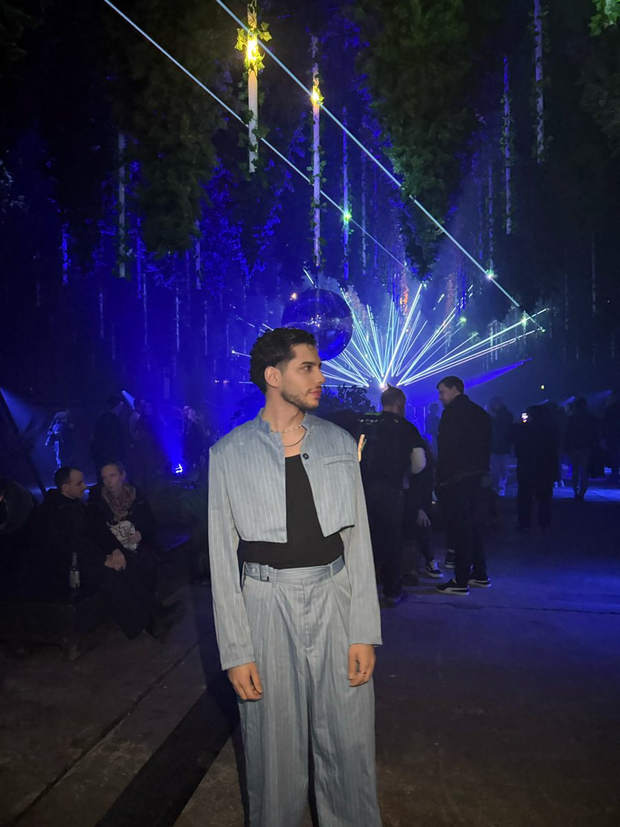 masih_2000's tweet photo. About weekend ✨🖤
#massiullahdesign #berlin  #berlinnight #foryou https://t.co/0HDXn1SrsL